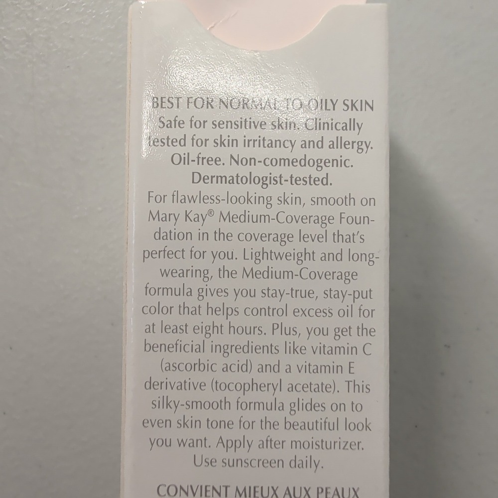 Mary Kay Medium-Coverage Foundation Bronze 808 Oil-Free 1 fl oz 364300